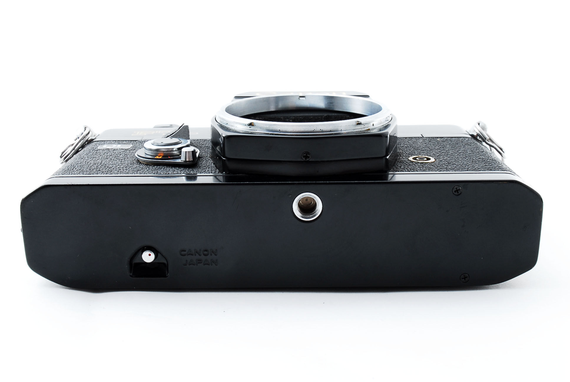Canon FTb QL 35mm SLR / Canon FD 50mm f/1.8 | B