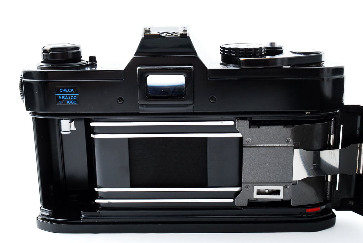 Canon FTb QL 35mm SLR / Canon FD 50mm f/1.8 | B Canon FTb QL 35mm SLR / Canon FD 50mm f/1.8 | B