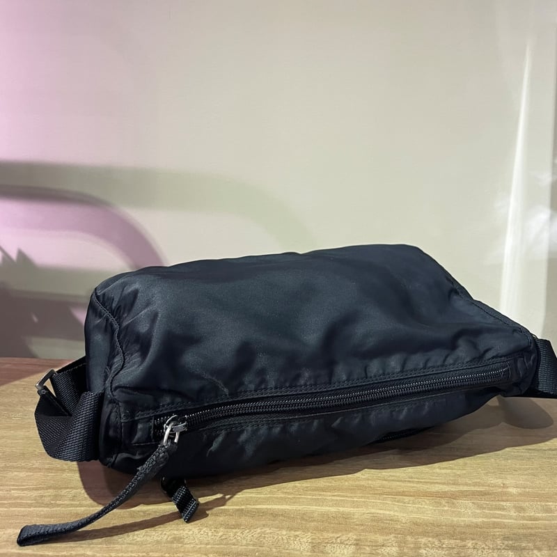1797 PRADA プラダ ナイロン ショルダーバッグ ブラック 三角ロゴ 斜め
