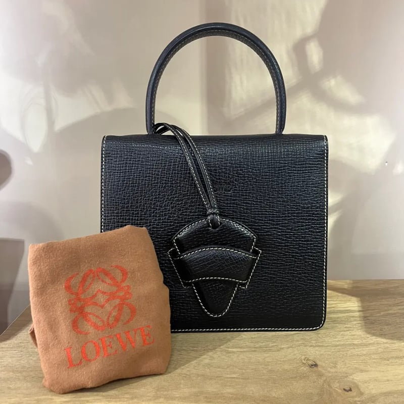 1723 大人気！♡LOEWE レザーハンドバッグ レザー 軽量 ママバッグ