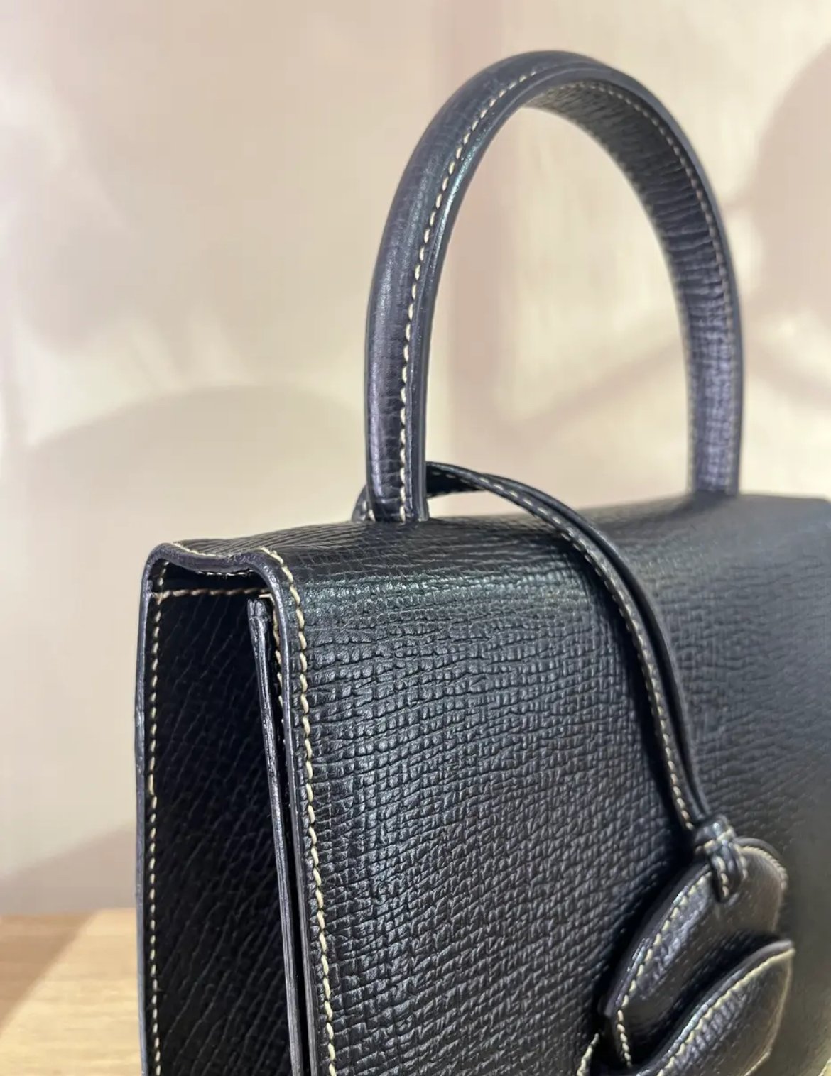 1723 大人気！♡LOEWE レザーハンドバッグ レザー 軽量 ママバッグ