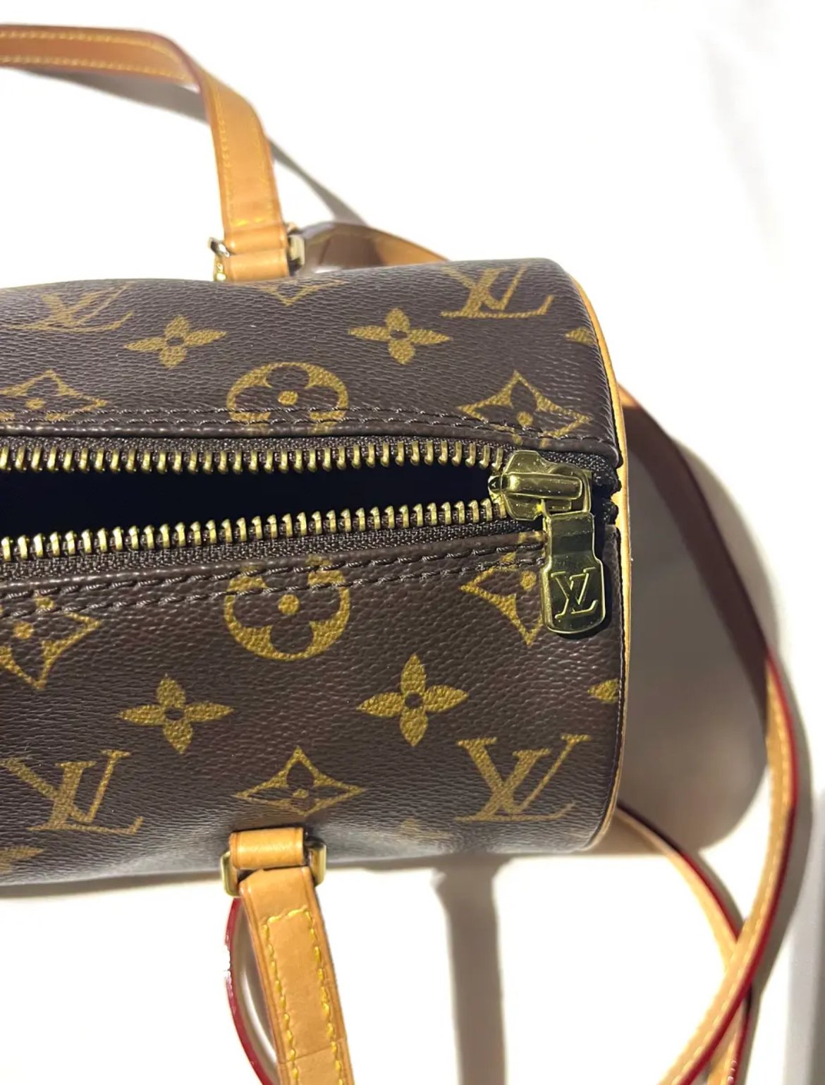 ◆美品◆ LOUIS VUITTONモカシン　モノグラム刻印　レザー　茶  袋付 新作割Louis Vuitton モノグラム ラウンドバッグ ルイヴィトン