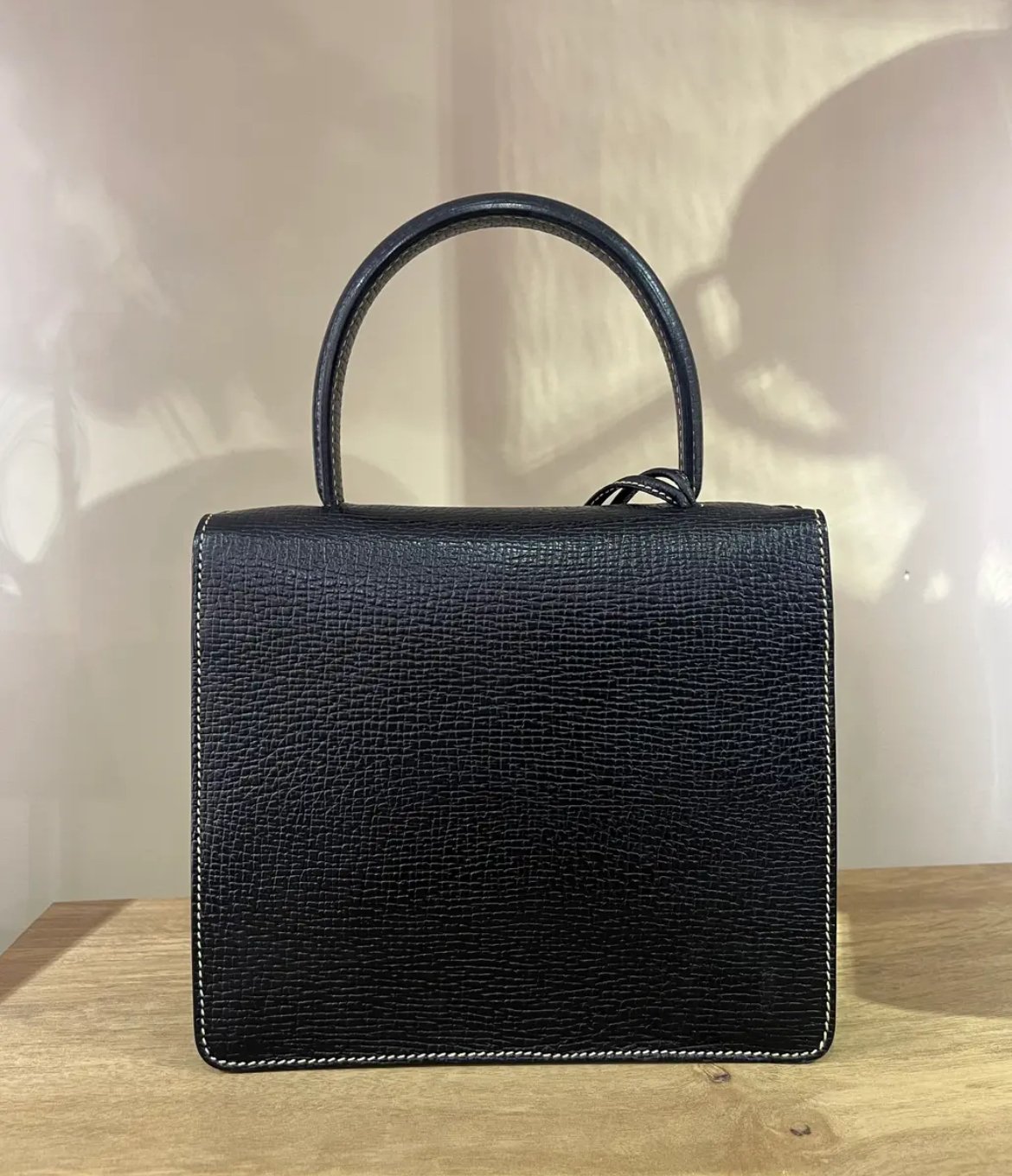 1723 大人気！♡LOEWE レザーハンドバッグ レザー 軽量 ママバッグ