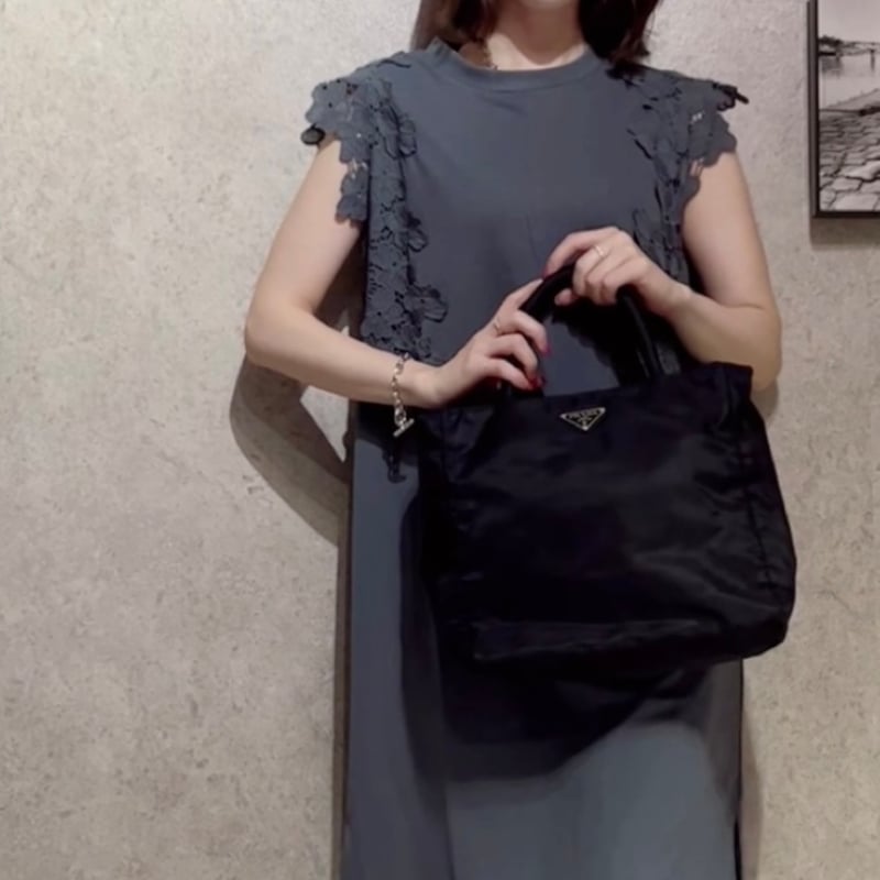 131390's VINTAGE PRADA ナイロン 三角プレートトートハンドバック