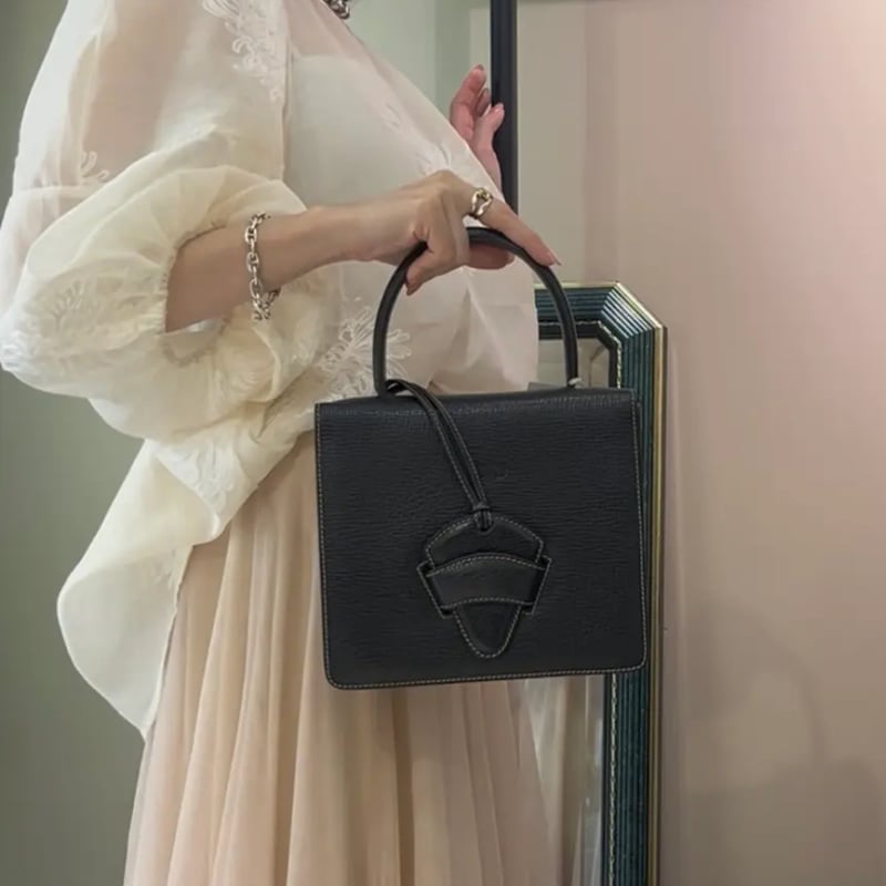 1723 大人気！♡LOEWE レザーハンドバッグ レザー 軽量 ママバッグ