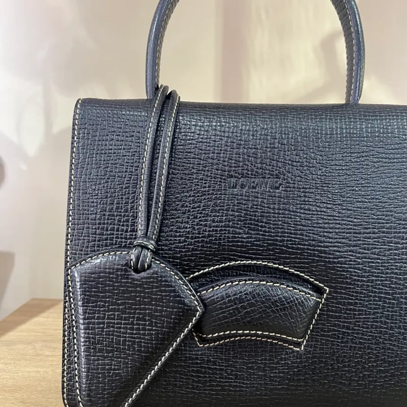 1723 大人気！♡LOEWE レザーハンドバッグ レザー 軽量 ママバッグ