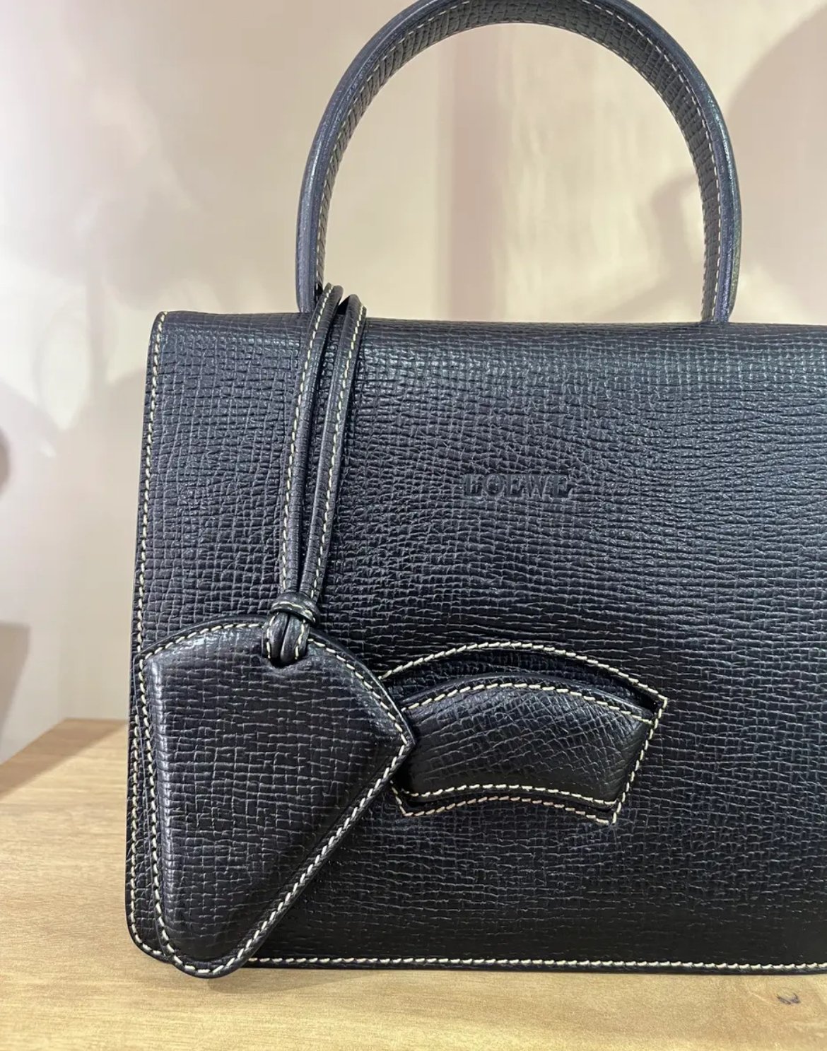 1723 大人気！♡LOEWE レザーハンドバッグ レザー 軽量 ママバッグ