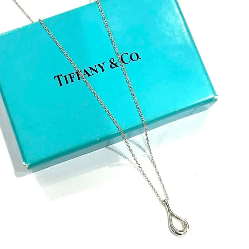 美しい曲線美。1792 Tiffany & Co. オープンティアドロップ