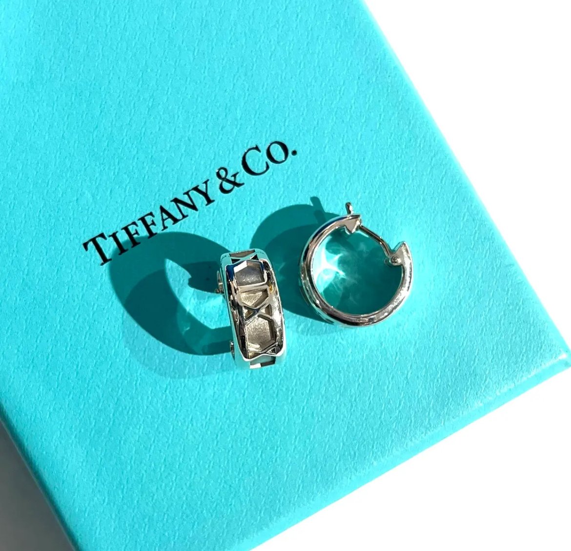 【美品】Tiffanyティファニー ミニ アトラス 両耳 ピアス シルバー925 美品】Tiffanyティファニー ミニ アトラス 両耳 ピアス シルバー925