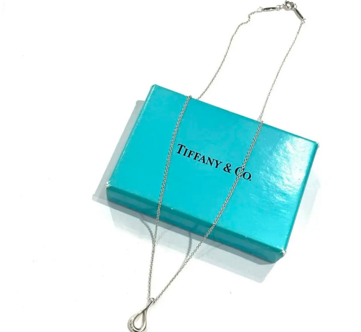 美しい曲線美。1792 Tiffany & Co. オープンティアドロップ ネックレス