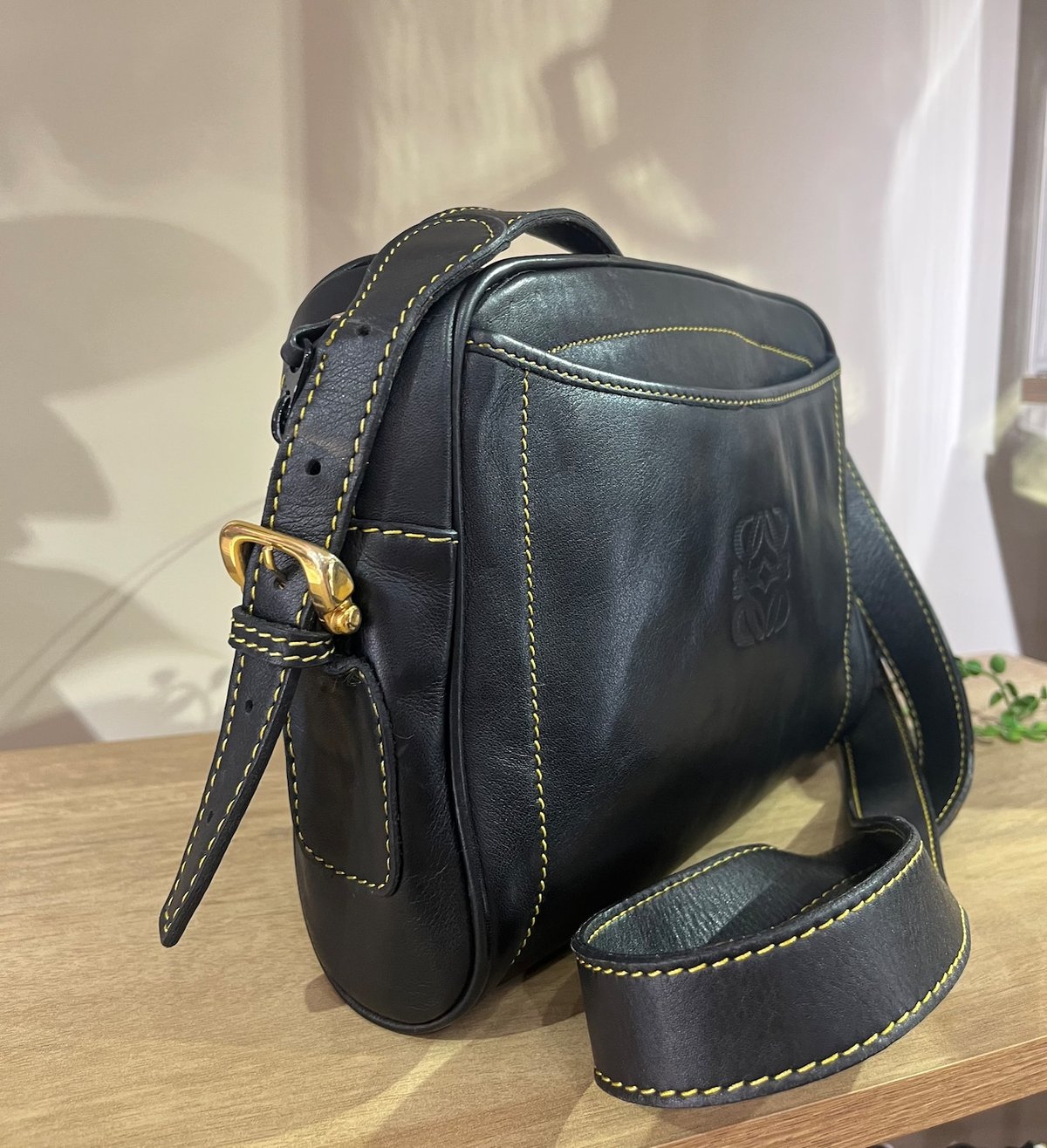 1728【LOEWE ロエベ】ヴィンテージ 本革レザーショルダーバッグ