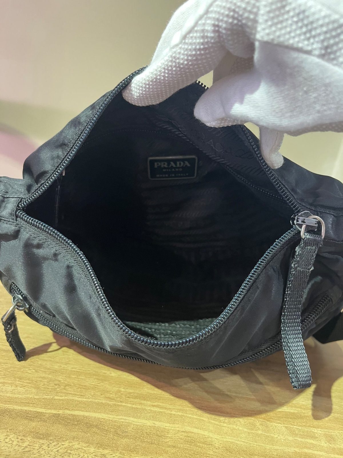 PRADA プラダ ナイロン ショルダーバッグ 黒 三角ロゴ 斜めがけ 1797 PRADA プラダ ナイロン ショルダーバッグ ブラック 三角ロゴ 斜め