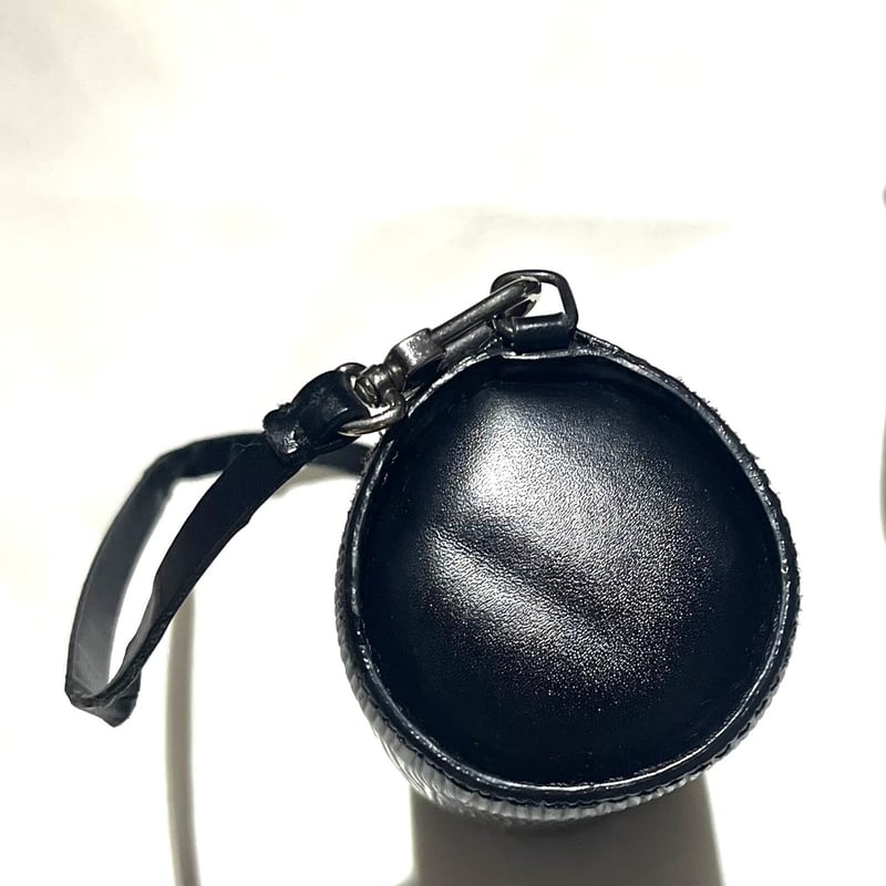 LOUISVUITTON エピ　ミニポーチ　筒形　型押しロゴ　ブラック　スフロ 1628限定価格☆Louis Vuitton エピ ショルダーポーチ付き 斜めがけ