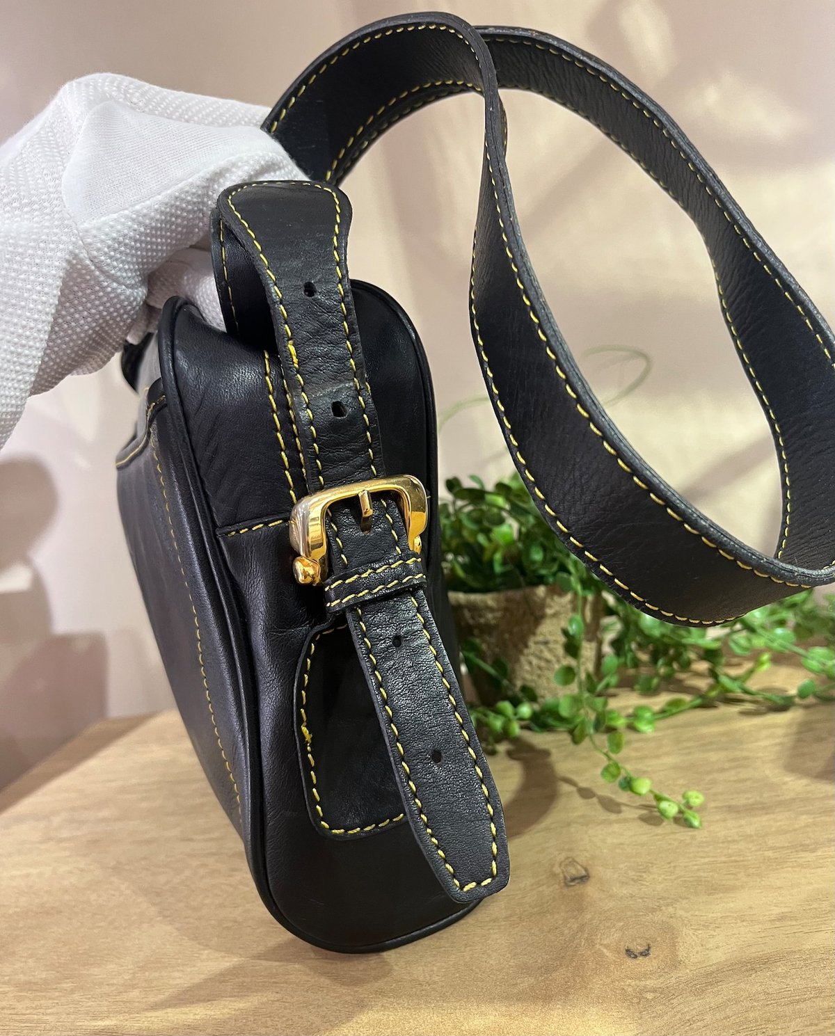 LOEWE ロエベ ヴィンテージ レザーショルダーバッグ LOEWE ロエベ ロゴ エンボスレザー ラウンド 2WAY ショルダーバッグ