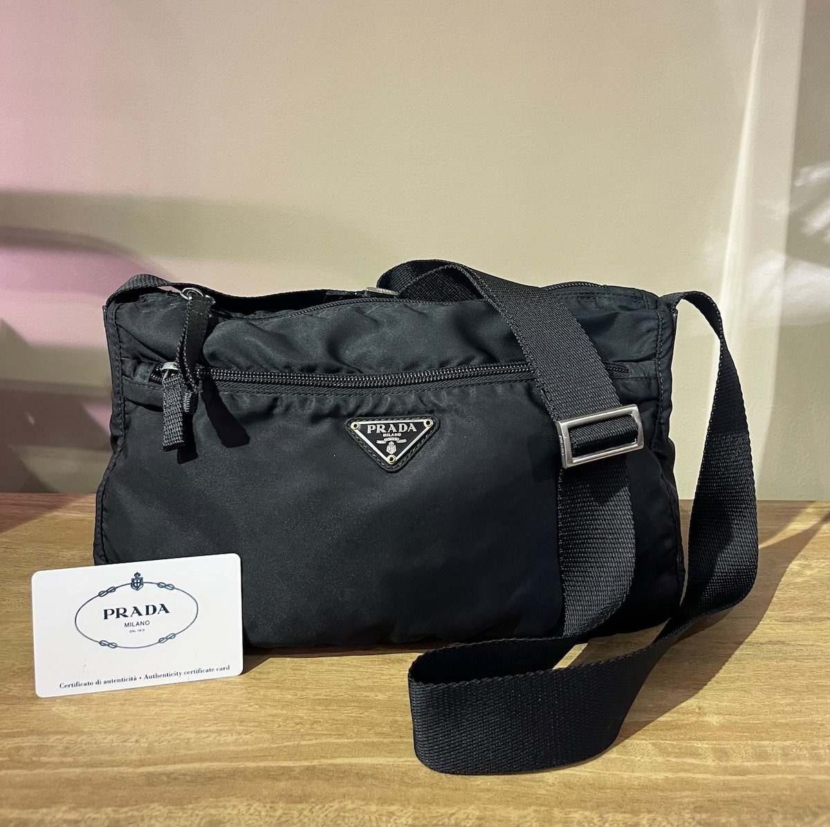 美品 PRADA ショルダーバッグ ナイロン ブラック 三角ロゴ 斜め掛け 正規品 PRADA プラダ ナイロン ショルダーバッグ 三角ロゴ