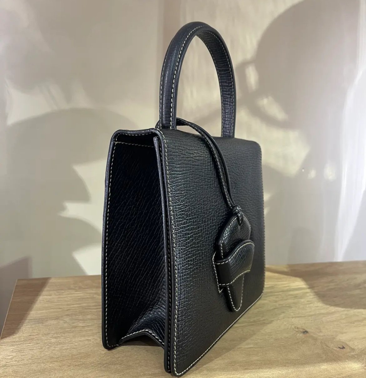 LOEWE ブラック レザー ハンドバッグ~~~ 1723 大人気！♡LOEWE レザーハンドバッグ レザー 軽量 ママバッグ
