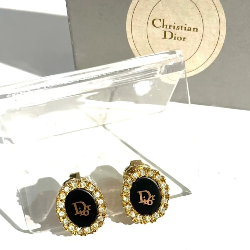 Christian Dior】1914 DIOR ロゴ×ストーンイヤリング／ブラック×ゴール