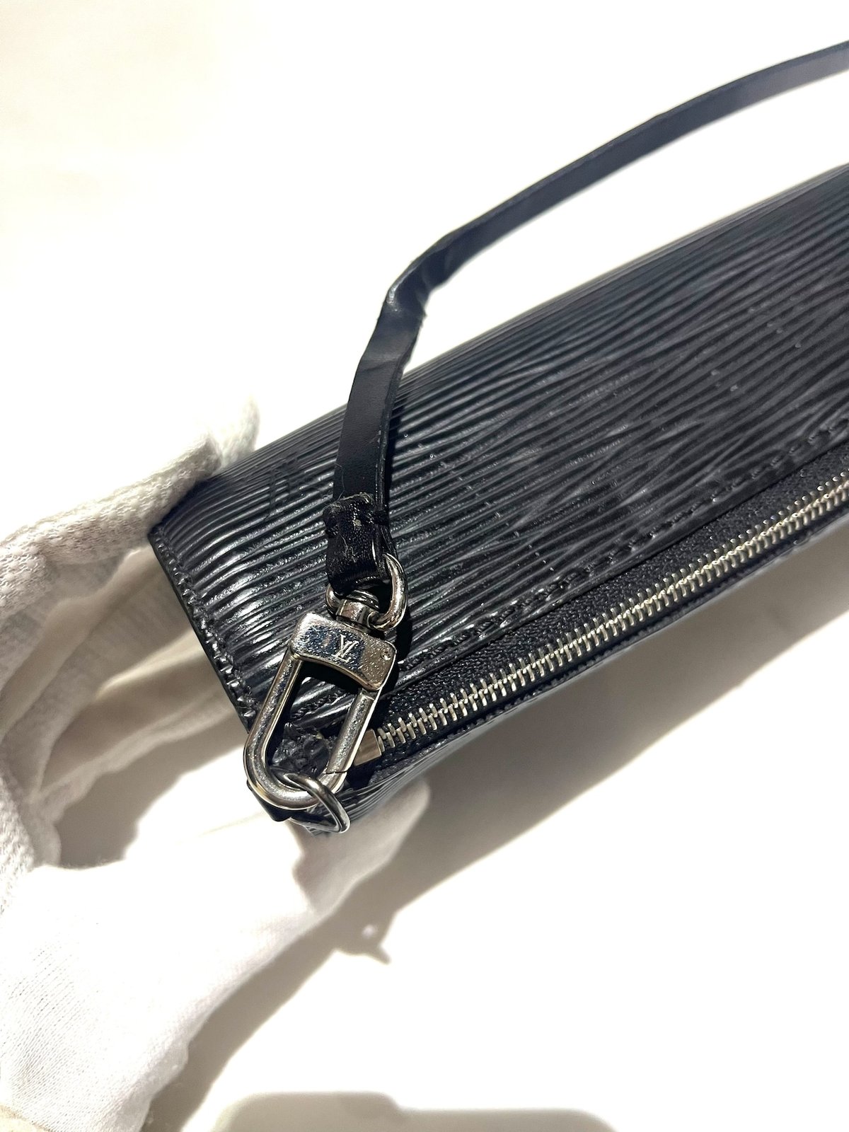 1628限定価格☆Louis Vuitton エピ ショルダーポーチ付き 斜めがけ