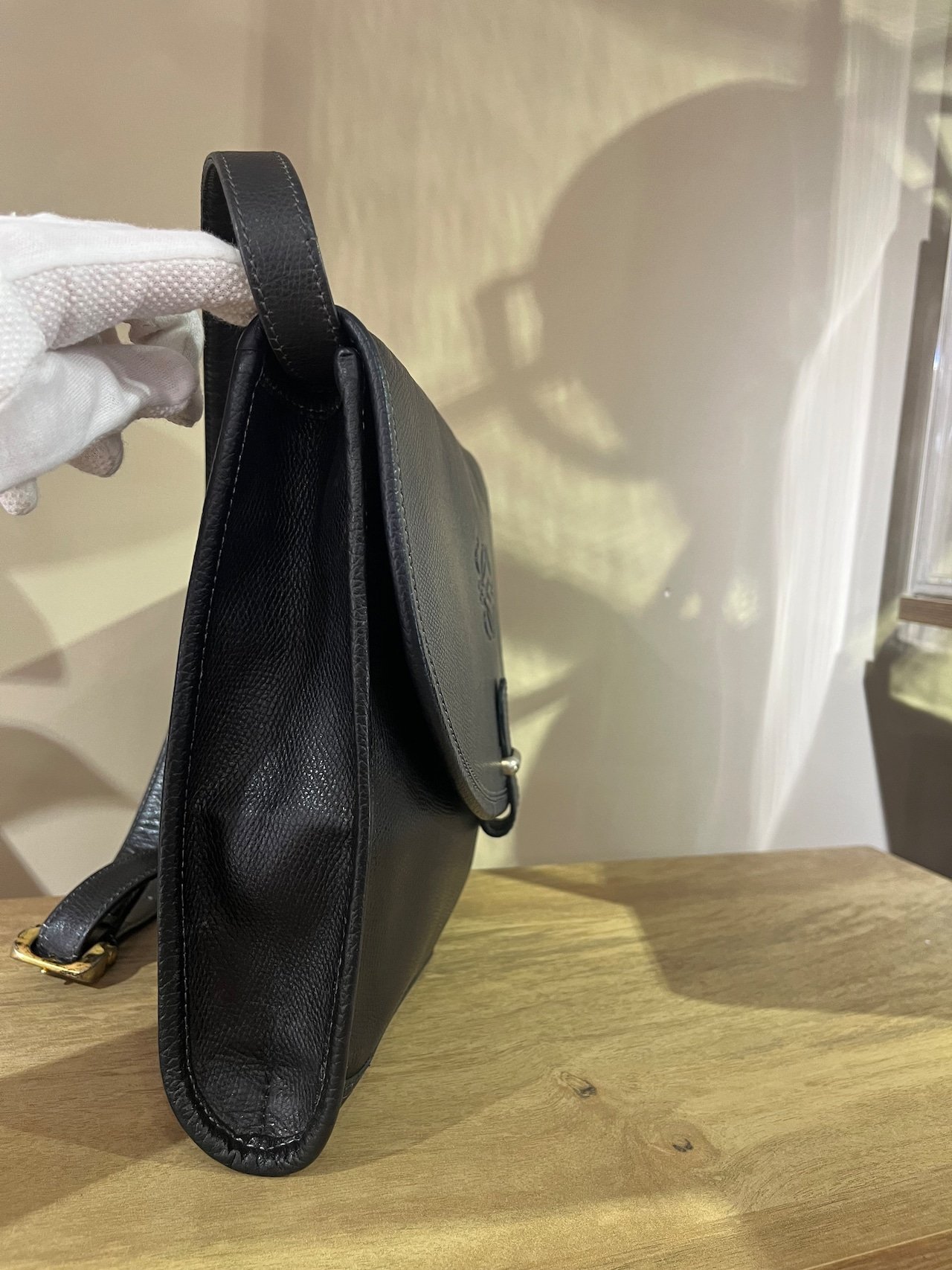 LOEWE ロエベ レザー ショルダーバッグ ブラック レディース ヴィンテージ LOEWE ロエベ】ヴィンテージ 型押し本革レザー ショルダーバッグ