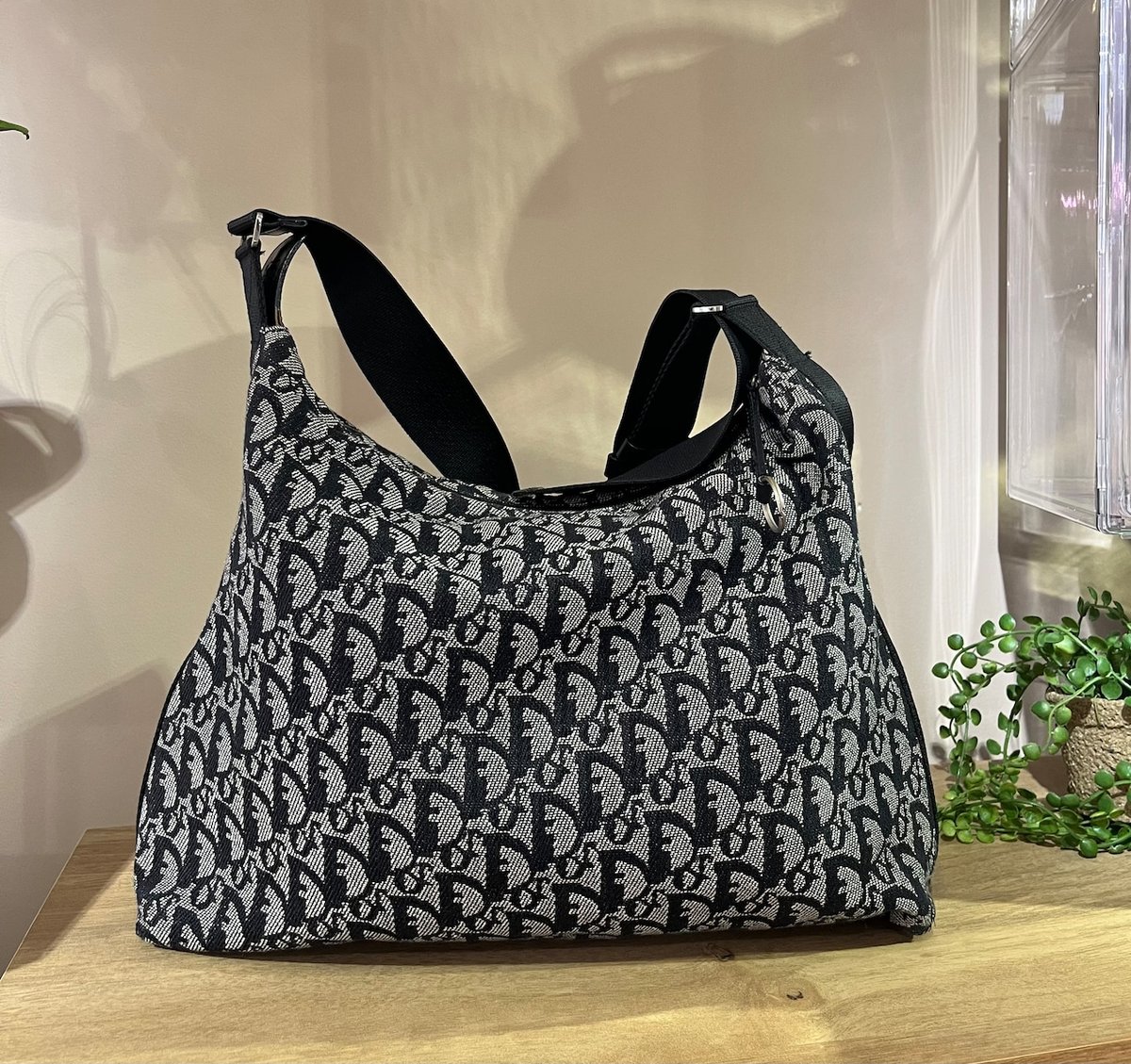 1766 心奪われる見逃せない名品ChristianDior／紐ロゴディオール希少