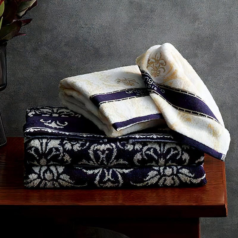 ウンガロ ソワ Uサファイア バスタオル 3,300円 | 贈答品のまつや