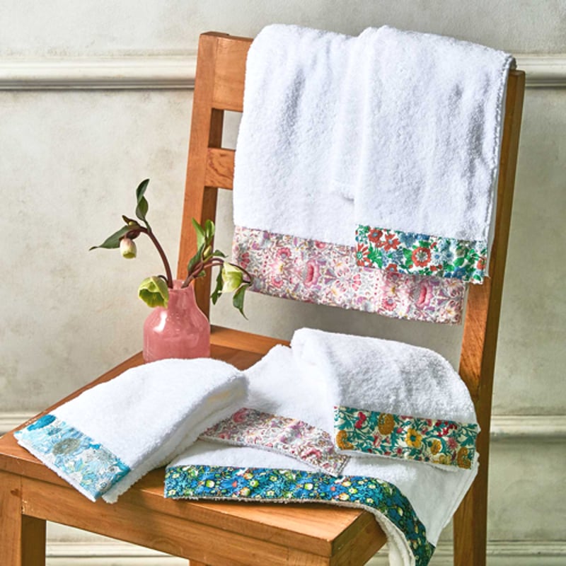 prima rosette using by LIBERTY FABRICS フェイスタオル2