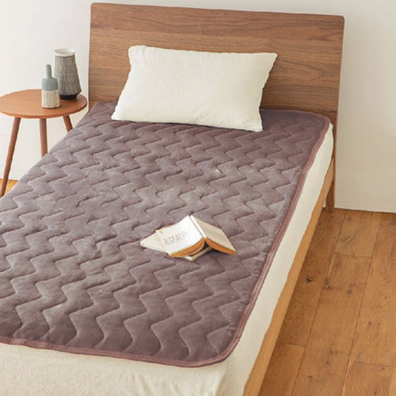 グランフランセヌーベル 吸湿発熱綿入り ハイソフトタッチ敷パッド