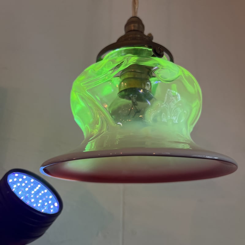 🌸お花模様のクランベリーヴァセリンランプシェード | ANTIQUE SHOP BARON