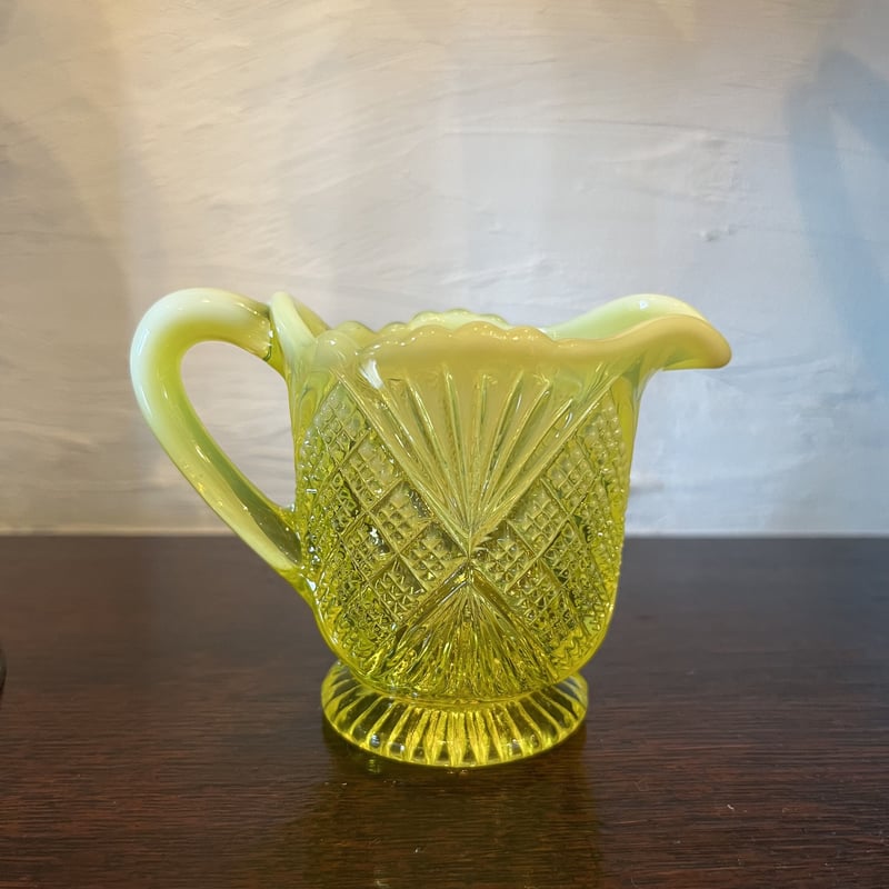 ウランガラスのミルクピッチャー | ANTIQUE SHOP BARON