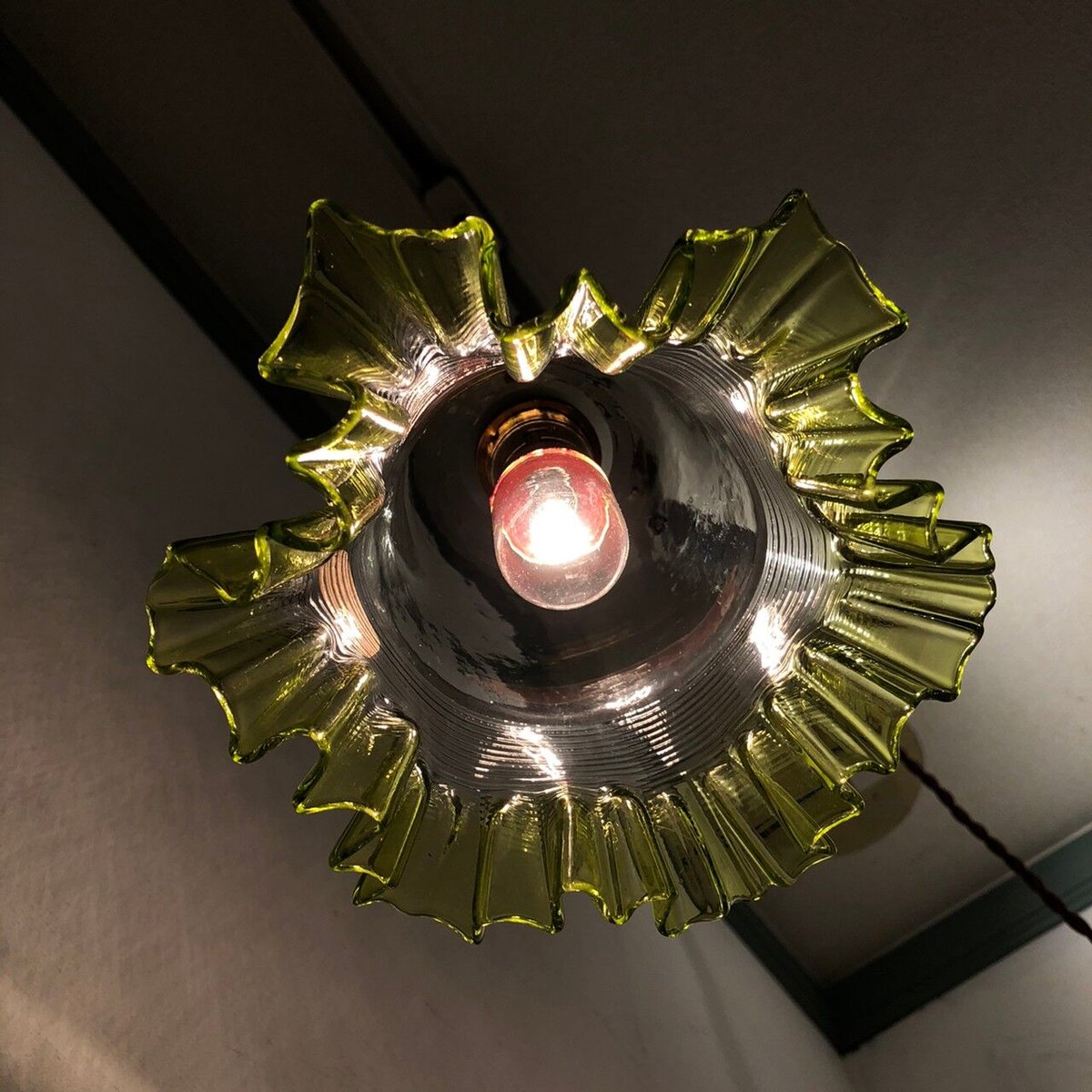 黄緑のフリルが美しいクリアシェードランプ | ANTIQUE SHOP BARON