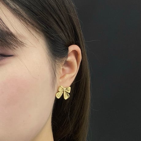 リボンモチーフピアス（両耳用）