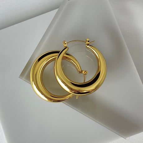 ゴールドフープピアス