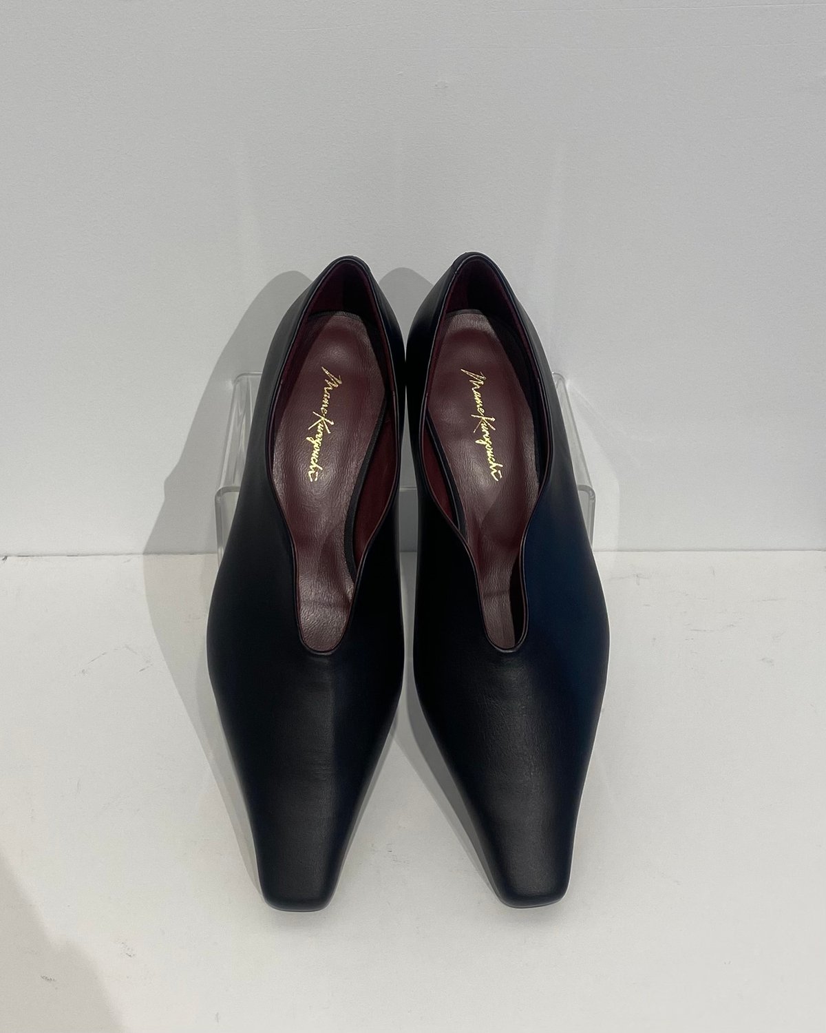 Mame kurogouchi】Curved Line Low Heel Pumps | R