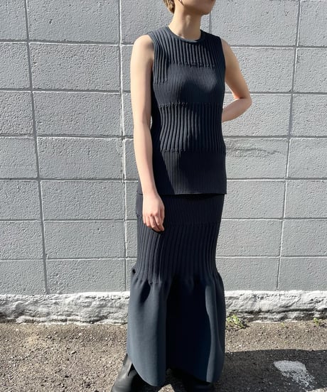 【CFCL】FLUTED SLEEVELESS TOP