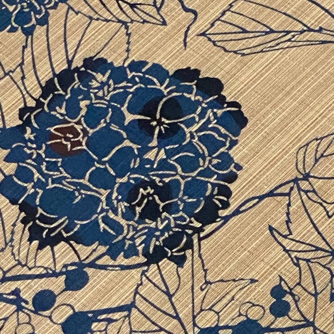 竺仙松煙染め宮下真理子作牡丹含め画像すべて２セットとなります。 竺仙：美人三部作「座れば牡丹」（松煙染小紋）