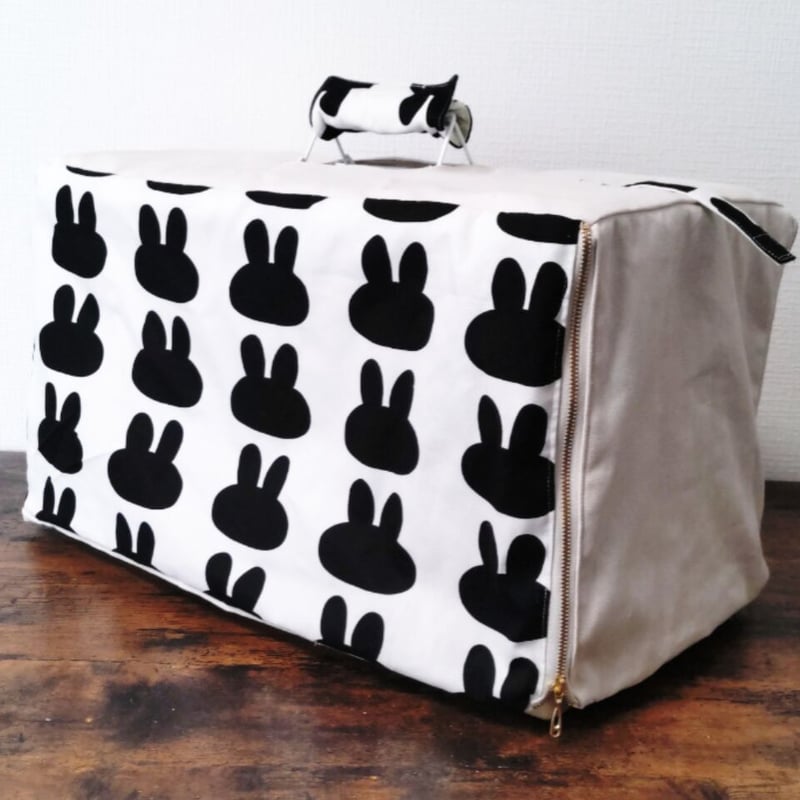 キャリーカバー | うさぎさん専門作家 アスカラパン