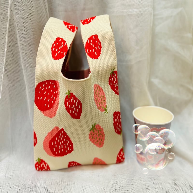 ♥️手編み♥️ハンドメイドバッグ♥️いちごバッグ♥️ベージュ系いちごうさぎさんバッグ♥️ ♥️手編み♥️ハンドメイドバッグ♥️いちごバッグ♥️ベージュ