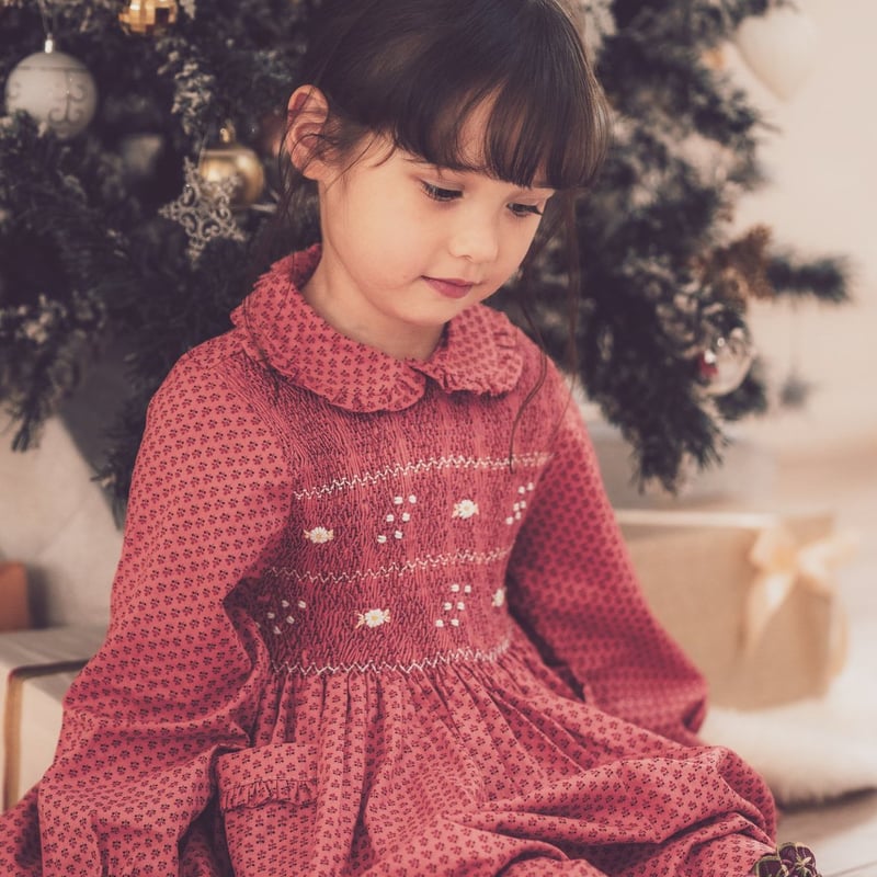 フリル襟とフリルポケットのスモッキングワンピース | atelier