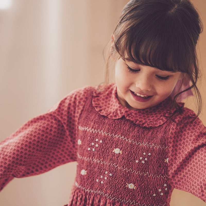 バーバリー　襟付きスモッキングワンピース　130cm バーバリー 襟付きスモッキングワンピース 130cm