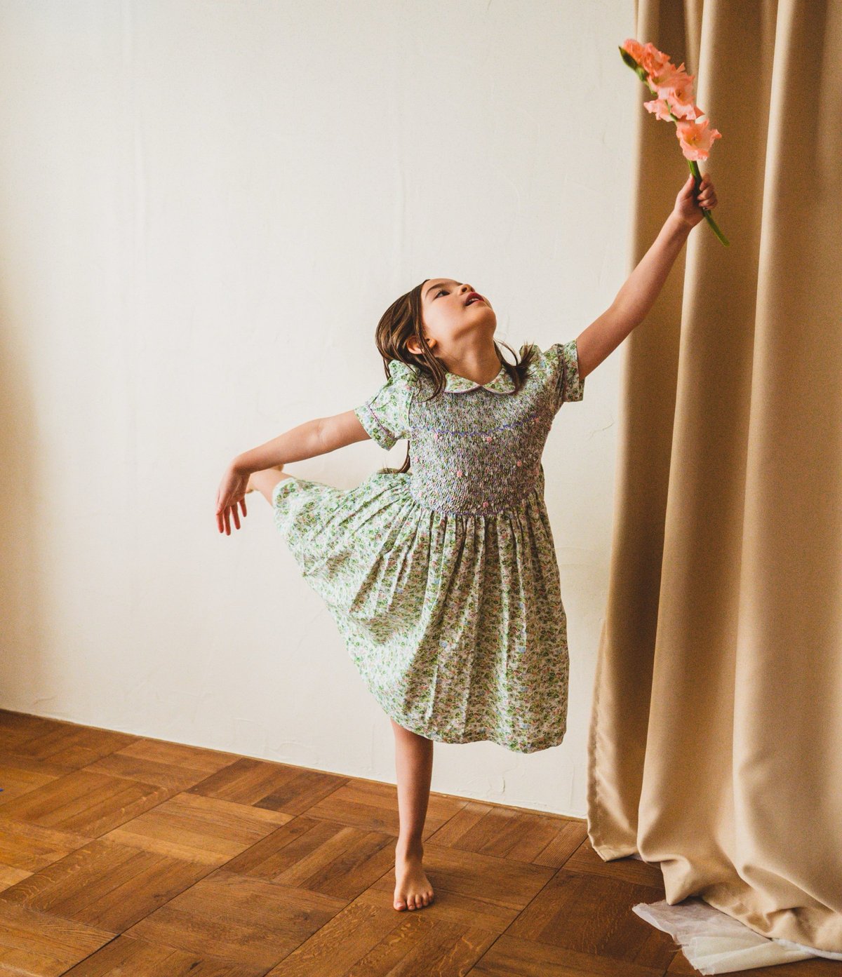 バーバリー　襟付きスモッキングワンピース　130cm チェック襟付きスモッキングベロアワンピース(80~130cm)[品番