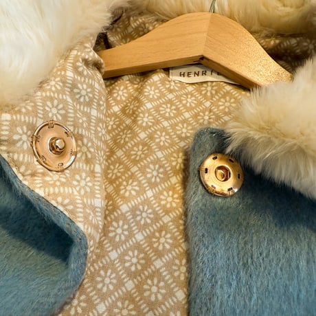 Shaggy wool poncho 《tweedia》