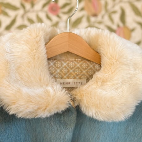 Shaggy wool poncho 《tweedia》