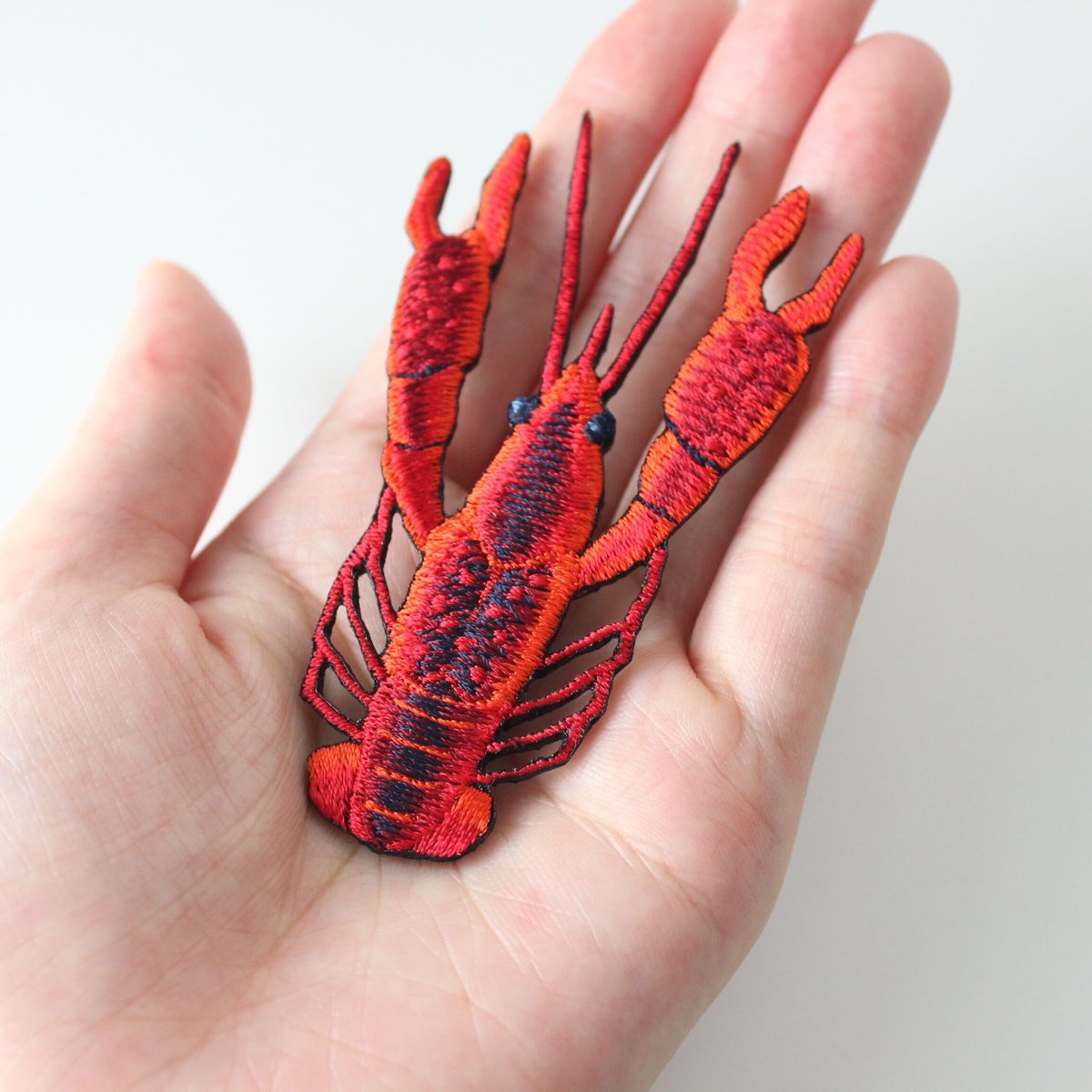 ザリガニのブローチ | ami embroidery