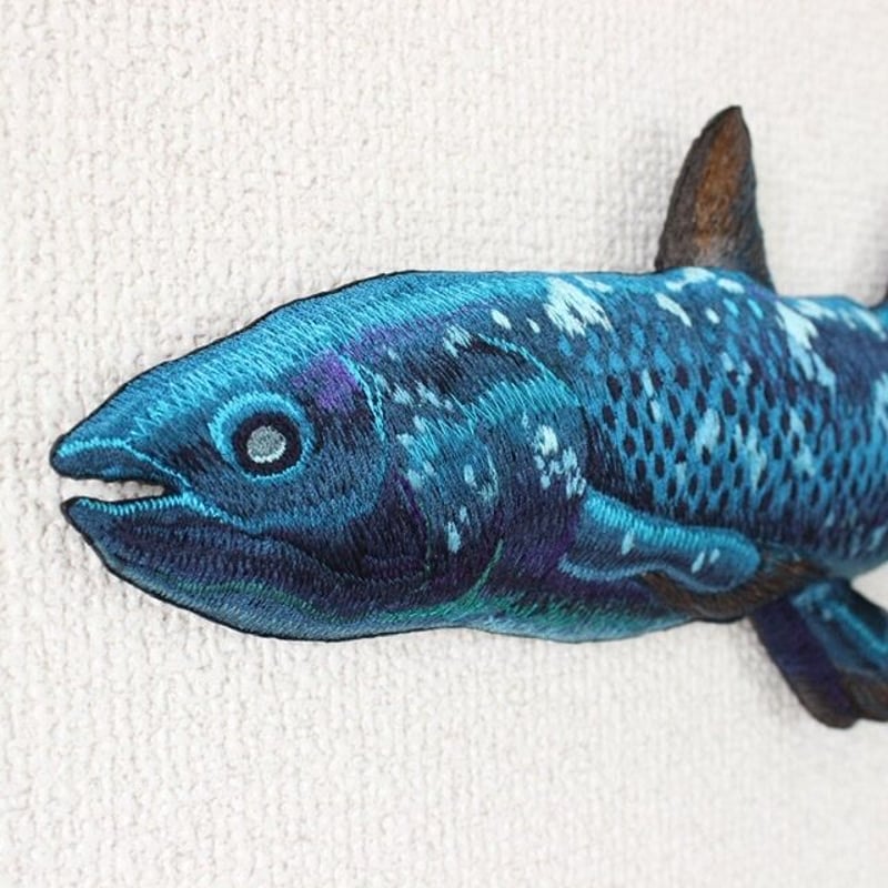 刺繍のアートピース シーラカンス | ami embroidery