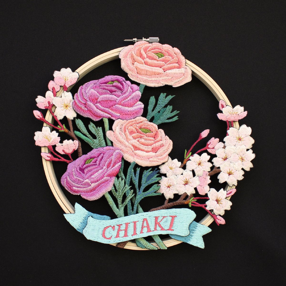 入学祝いの刺繍リース〈桜とラナンキュラス〉 | ami embroidery