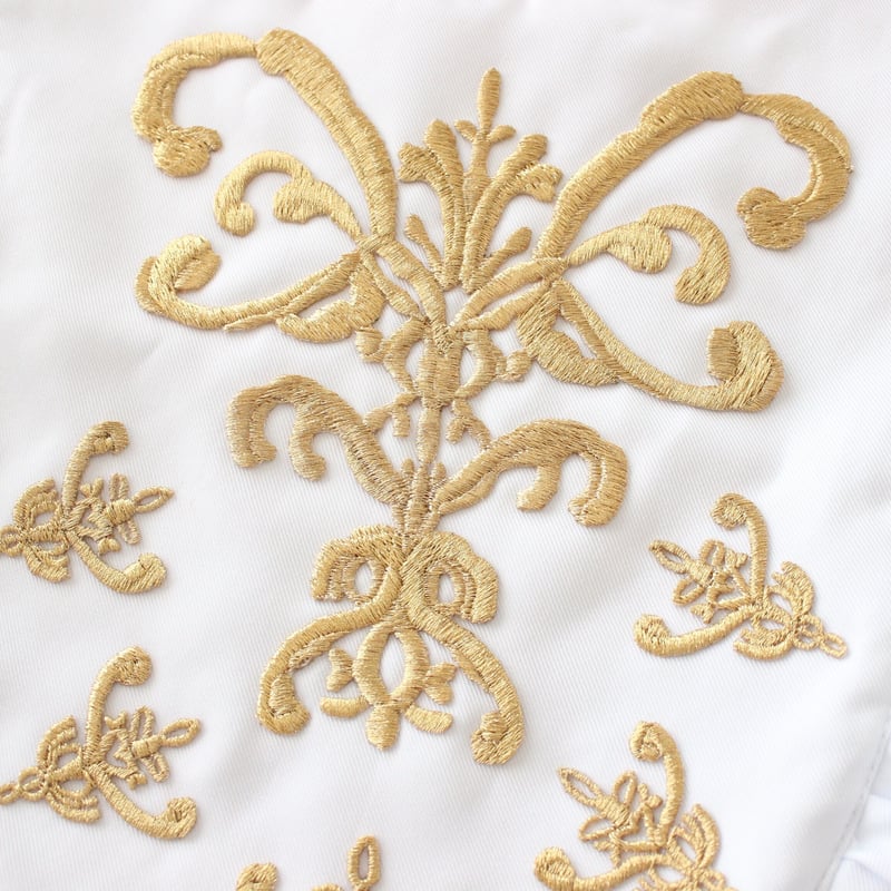 メイド服のアンティーク風刺繍 | ami embroidery