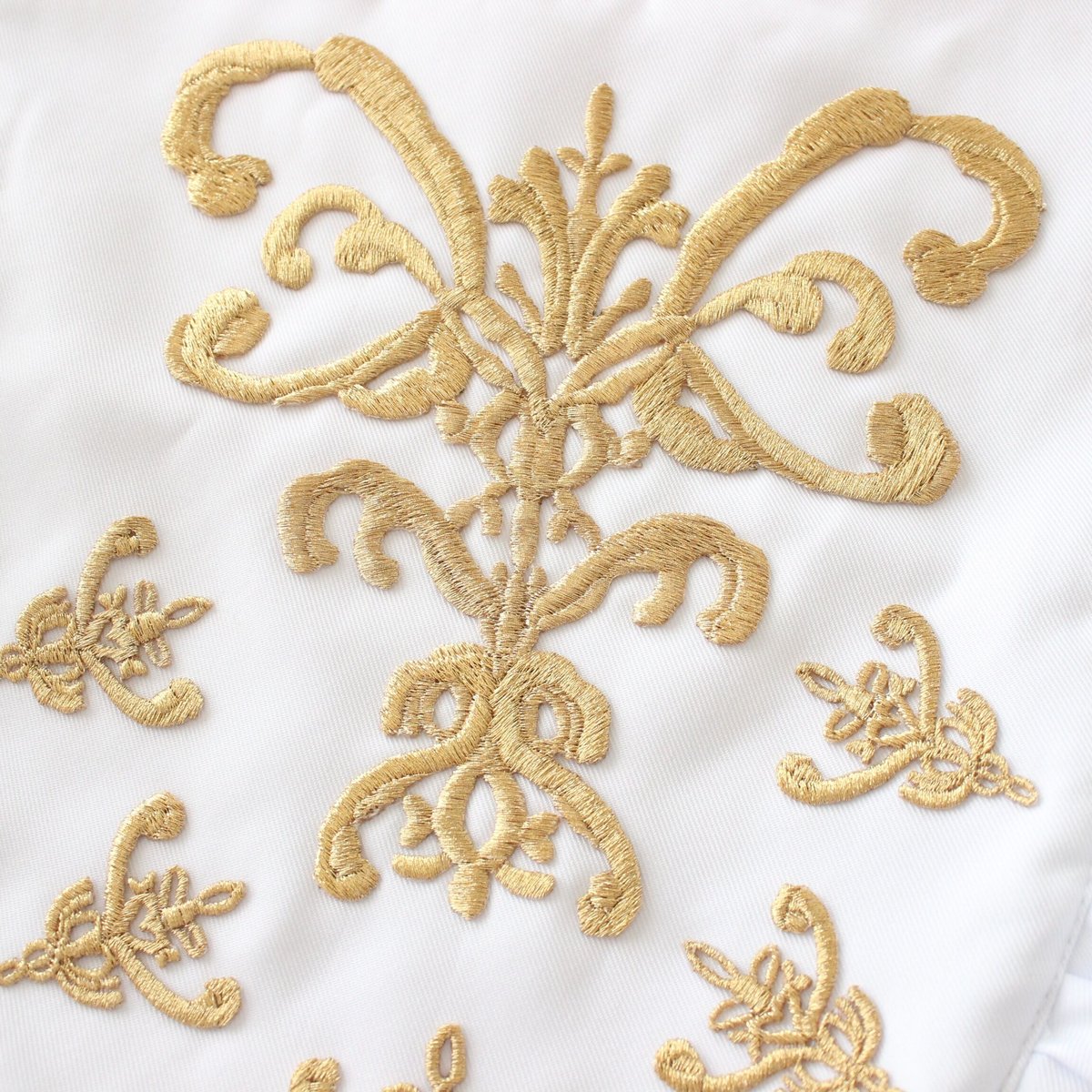 メイド服のアンティーク風刺繍 | ami embroidery