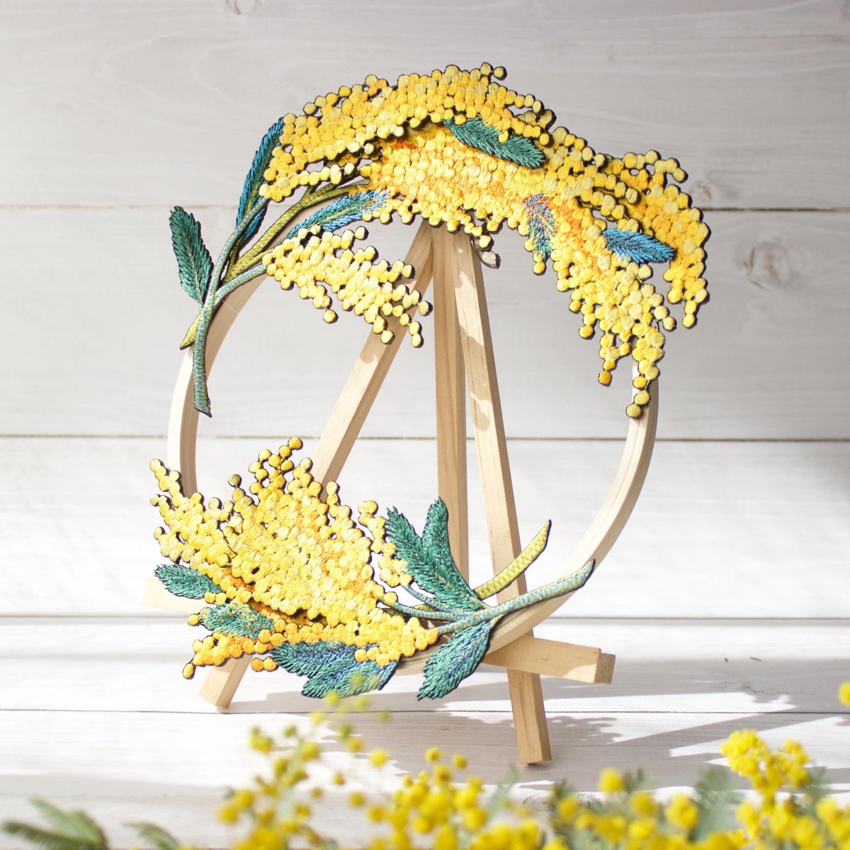 ナチュラルなミモザの刺繍リース | ami embroidery