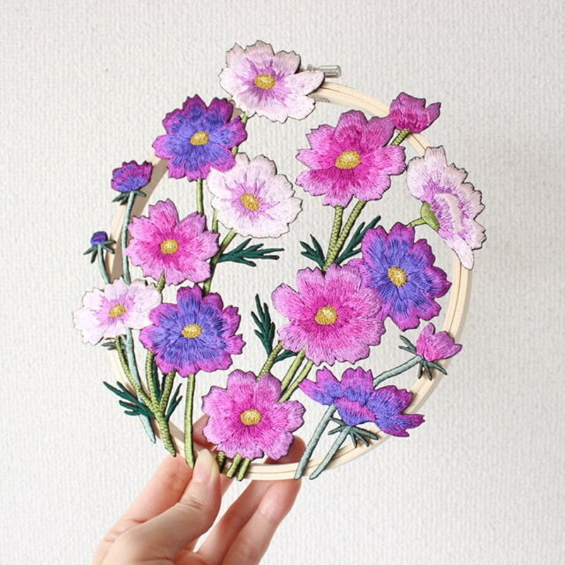 コスモスの刺繍リース | ami embroidery