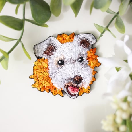 思い出を形に。愛犬の刺繍ブローチ
